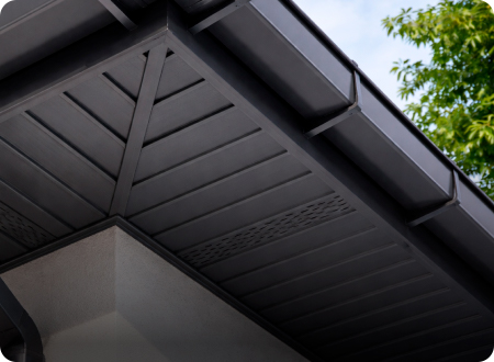 Подшивка свесов (монтаж полок)